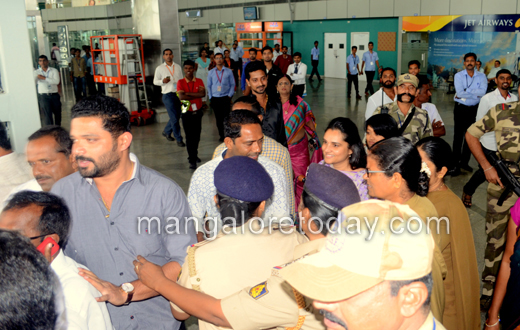 Eggs thrown at Ramya